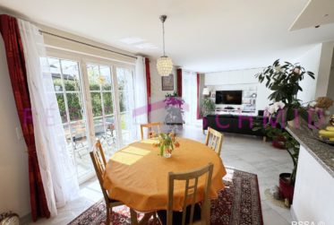 Villa jumelle de 7 pièces à Duillier