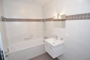 3 Bedrooms Flat