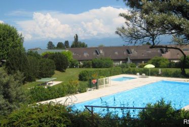Villa jumelle de 7 pièces avec vue lac et Alpes à Borex