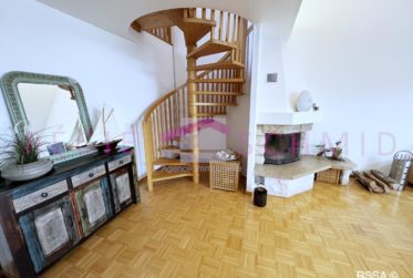 Appartement en attique de 6,5 pièces à Vernier