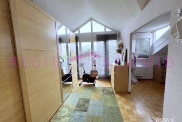 Appartement en attique de 6,5 pièces à Vernier