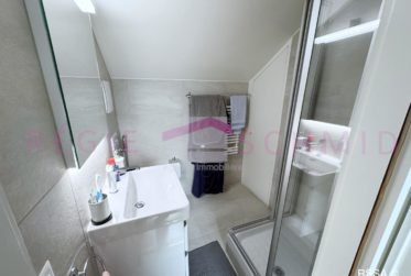 Appartement en attique de 6,5 pièces à Vernier