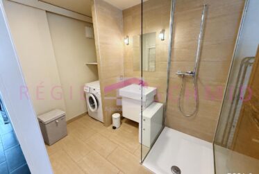 Appartement traversant de 2,5 pièces et 85m² PPE avec 2 balcons