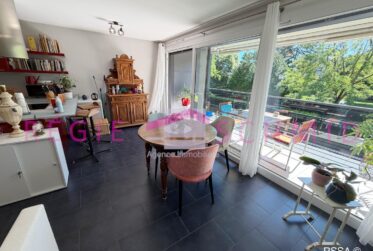 Appartement traversant de 2,5 pièces et 85m² PPE avec 2 balcons