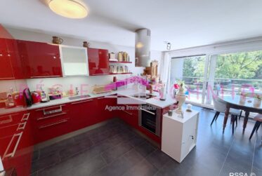 Appartement traversant de 2,5 pièces et 85m² PPE avec 2 balcons