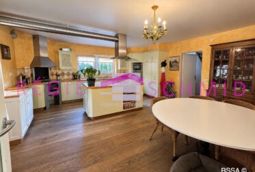 8 Rooms House, Villa