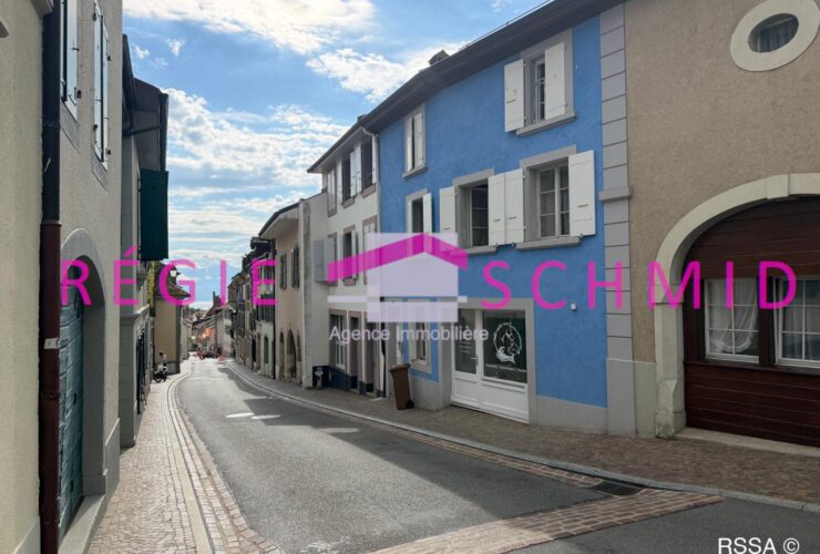 3 Rooms Flat, Flat with front and rear views