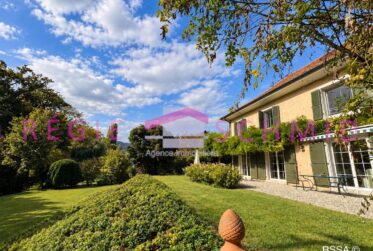8 Rooms House, Villa